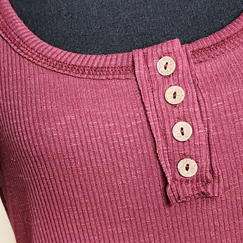 Kissfix Maroon Waffle Knit LS Henley Button Sleeve Detail Poly Rayon Top Size S - Picture 6 of 16